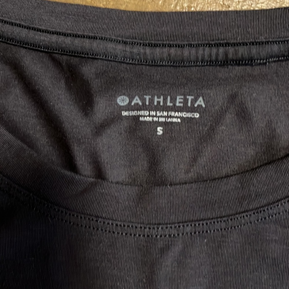 Athleta basic tank - Picture 2 of 3